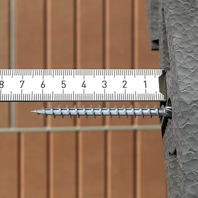 Depending on the length of the dowel, it must protrude from the equipment carrier by at least 30 mm.