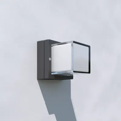 Les mini supports d’appareils sont recouverts par des luminaires et d’autres appareils plus petits.