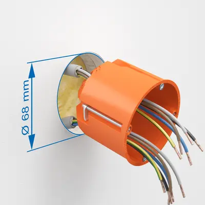 Die herkömmliche Dose wird aus der Ø 68 mm Installationsöffnung entnommen.