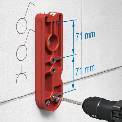 For a 3-gang combination, an additional centring hole can be drilled.
