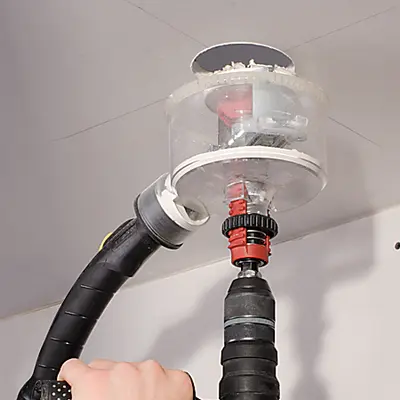 Spegnere immediatamente il trapano appena terminato il taglio. Ritirare il VARIOCUT solo dopo il suo arresto completo e asportare il materiale ritagliato.