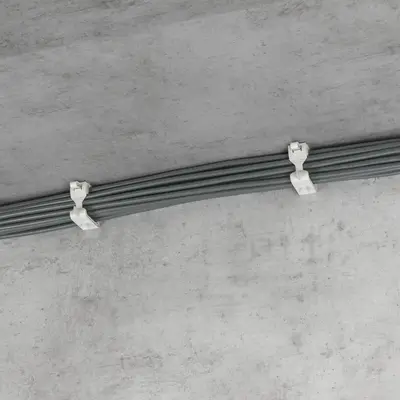 Bij het leggen van de kabels in de geopende bundelhouder is een eenvoudige en snelle installatie mogelijk. Het eenvoudig openen en sluiten, evenals het herhaaldelijk openen om nog meer kabels in te voeren, is met dit product eenvoudig.