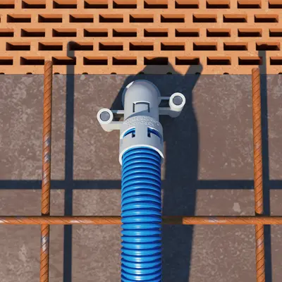 Clouez le tampon de transition vers la transition mur/plafond avec les clous pré-installés.
