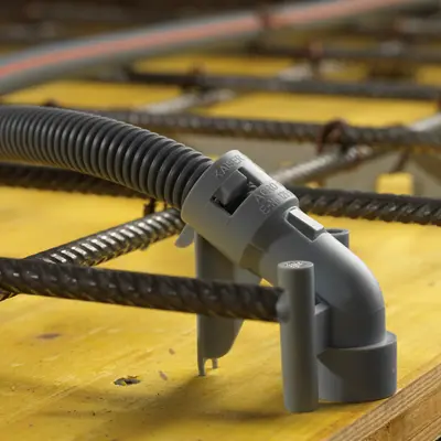 L'entrée se trouve au-dessus des fers à béton aussi en cas d'armature lourde.