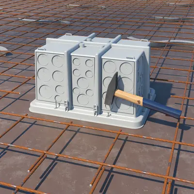 La fixation au coffrage de plafond se fait au moyen de 8 clous pré-installés. Les dômes de clous ont un point de rupture prédéterminé, pour que les clous s'enlèvent en même temps que le coffrage.