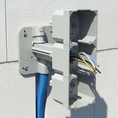 Con un supporto è possibile realizzare delle combinazioni di due o tre scatole per montaggio orizzontale o verticale.