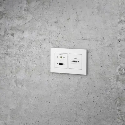Leitungsreserven sowie Anschlussstecker lassen sich problemlos in die Dose einlegen und verschwinden anschließend hinter den Einbaugeräten.