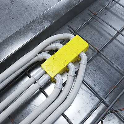 Straight conduit connectors as well as 90° and 60° versions enable every conceivable conduit connection.