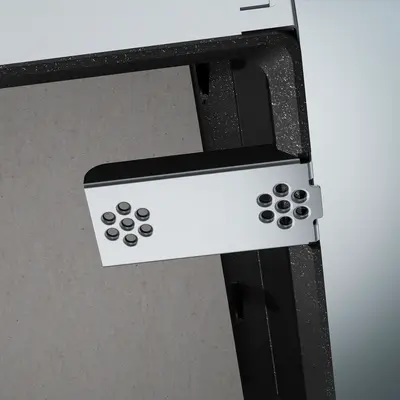 Linguette perforate per fissaggio semplice e rapido con delle viti.