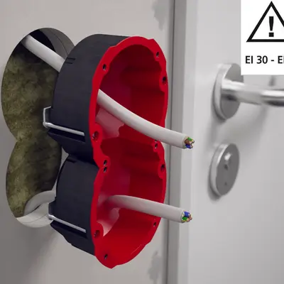 Dose in die Einbauöffnung einführen und ausrichten.