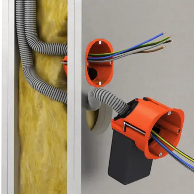 Kabel of buis luchtdicht via het elastische dichtingsmembraan invoeren.