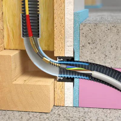 Les transitions mur/plafond à 90° disposent d'un rayon optimal sans arêtes vives et permettent ainsi une insertion flexible des câbles.