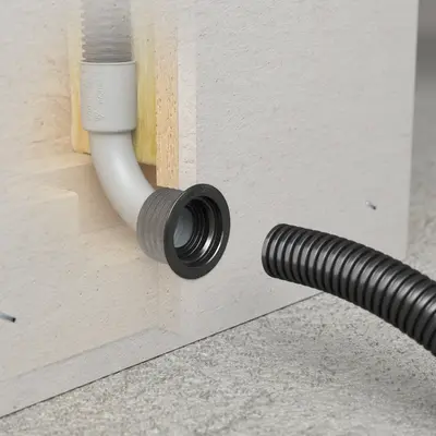Sur le chantier, le conduit d'installation électrique peut être raccordé facilement et de manière étanche à l'air (par exemple au-dessus du plancher brut).
