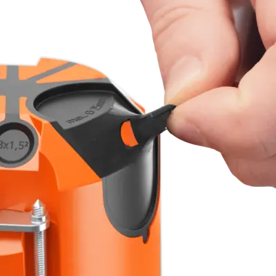 Easy opening of the conduit entry by means of pre-defined opening tab.