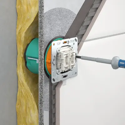 Zur Einhaltung der IP-Schutzklasse kann bei aufbauenden Wandbelägen > 10 mm der Putzausgleich-Ring (Art.-Nr. 9155-61 bzw. -62) montiert werden.