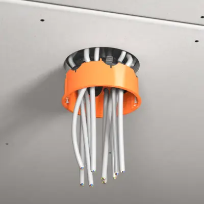 Steek leidingen zonder gereedschap door de elastische afdichtingsmembranen.