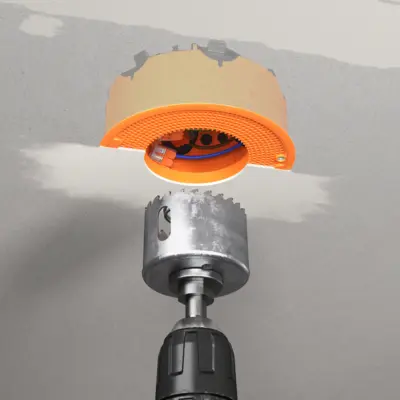 Maak een ronde installatieopening (max. Ø 100 mm) met de KAISER-frees...