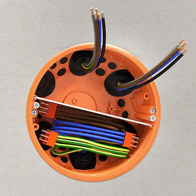 For separation of 2 electrical circuits, use separator wall (Art. No. 9073-20).