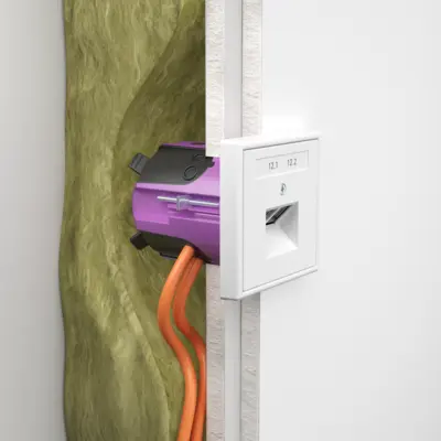 ...pour renvoyer la réserve de conduits dans la cavité de la paroi légère.