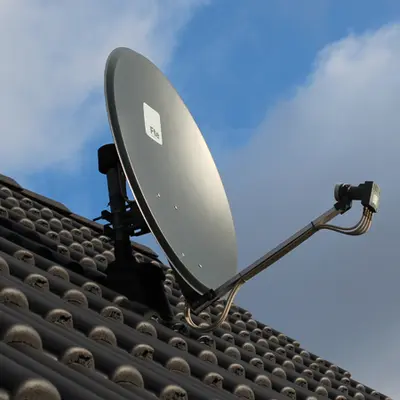 Connection of a digital satellite receiver unit.