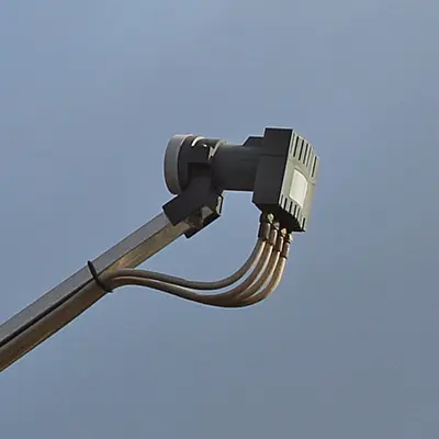 4 coaxial cables are connected here for reception.