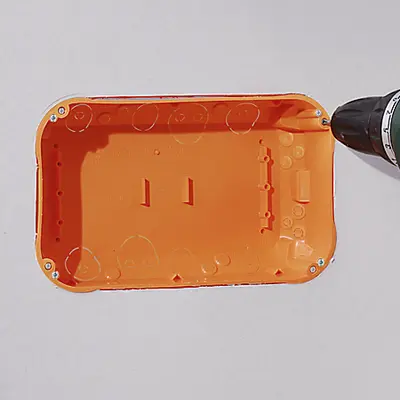 ...and fasten inserted box or casing with FX⁴ fast screw attachment.
