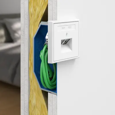 Also ideal for network connections. The generous box volume offers sufficient space for cable reserves.