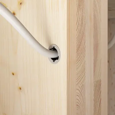 Voor kabeldoorvoeringen door massief houten muren.