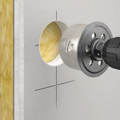 Mit einem Fräser (z. B. PROFI: Art.-Nr. 1081-20) wird eine Ø 74 mm Öffnung erstellt.