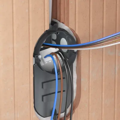 L’utilisation de la cloison permet de loger deux types de tension différents dans la boîte électronique dans le respect des normes. Elle offre également un grand espace d'installation...