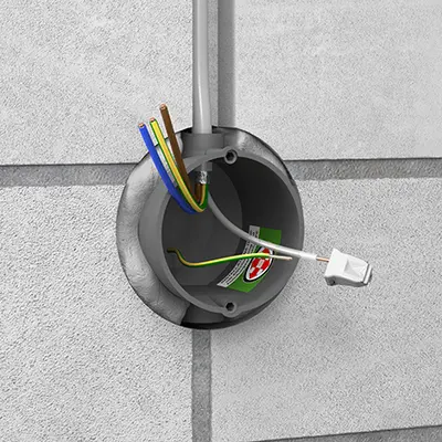 Funktionserder der Dose mit den Beidrähten der geschirmten Leitung verbinden.