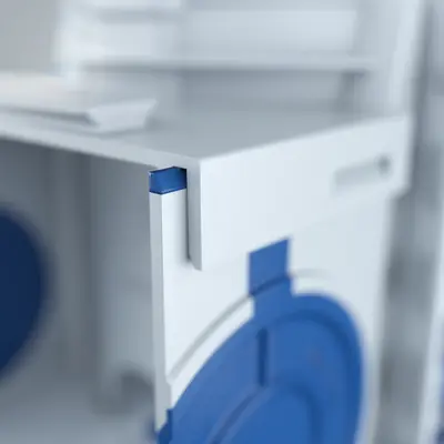 The peripheral sealing lip between the box body and the front part ensures an air-tight connection i.e. retention of the building's air-tight seal.