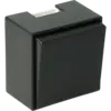 - 10A / 250V met insteekcontacten voor massieve aders.
- Bestaat uit bodemplaat met voorgemonteerd element, kap, wipbediening en bevestigingsmateriaal.
- Open invoer voor platte buis, geen apart invoerstuk nodig. Platte buis invoer aan andere zijde is uit te breken.
- Geïntegreerde aanslag op bodemplaat voor koker en deksel.
- Overlapt het kokerdeksel 5 mm. Zuiver haaks zagen en op maat zagen van deksel is niet nodig.
- Breekpoort in bodemplaat voor achterinvoer van buis Ø 16 mm.